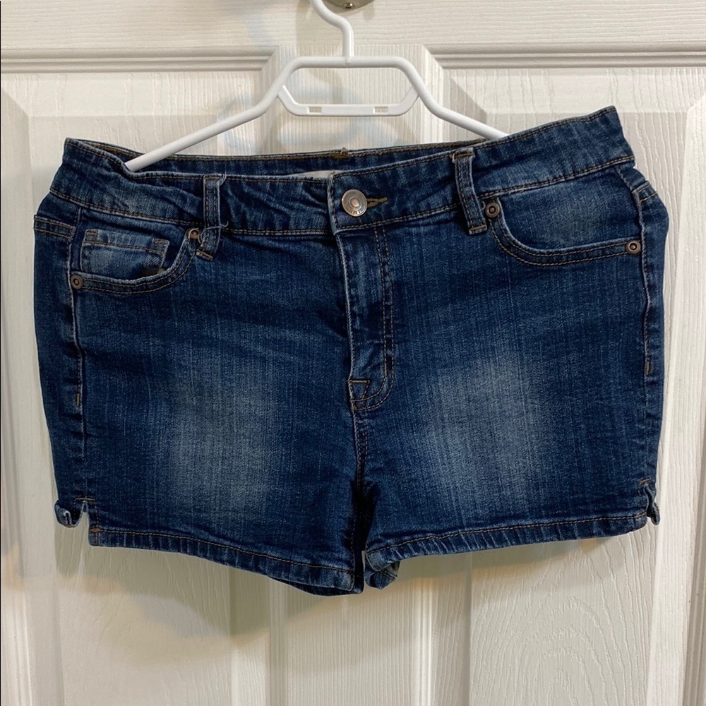 Bluenotes Lauren Mid Rise Shortie Jean Shorts Women’s Size 29 Summer Beach Fun